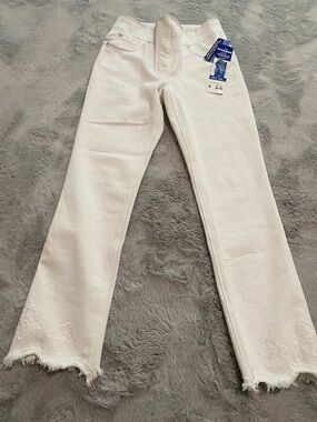 NyGard Luxe Denim Slim White Straight-Leg Jeans with Embroidered Fringe Hem